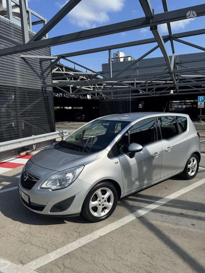 Opel Meriva 2012 — вигляд ззаду