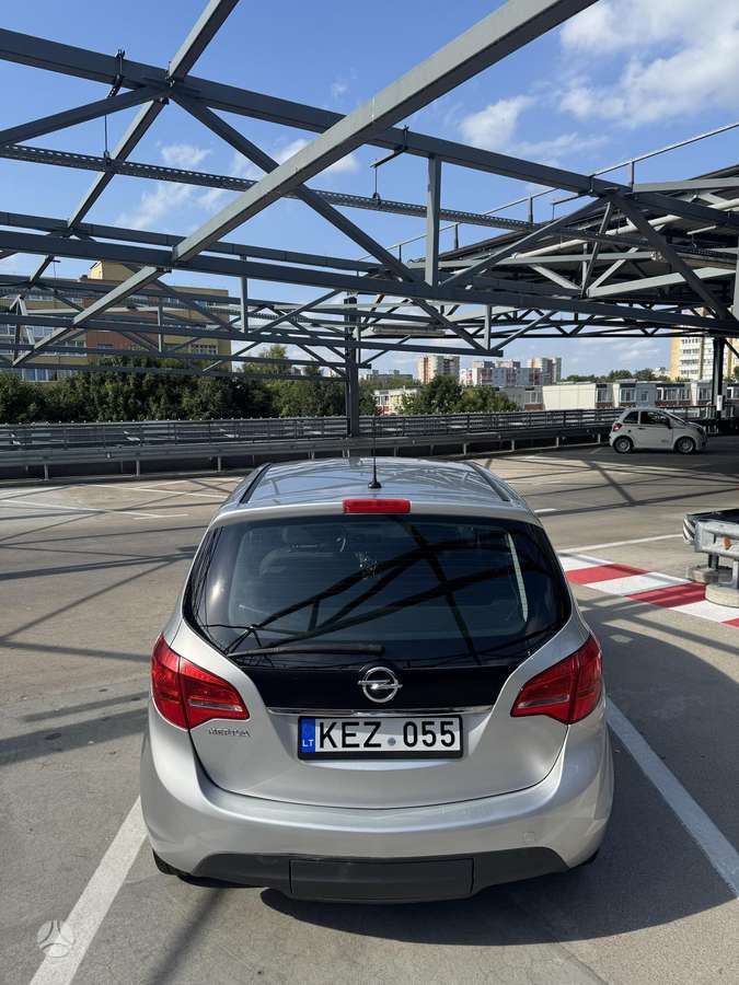 Opel Meriva 2012 — салон