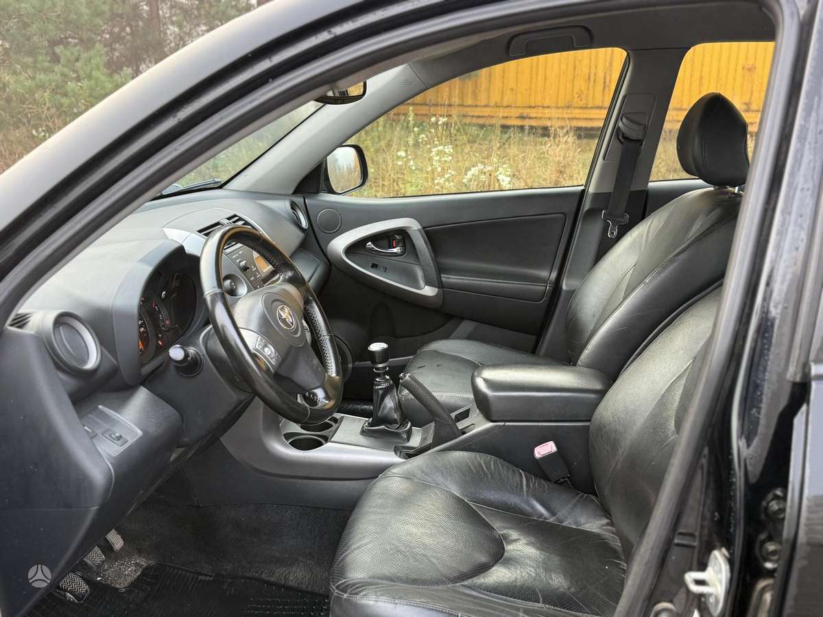 Toyota RAV4 2008 — photo 13