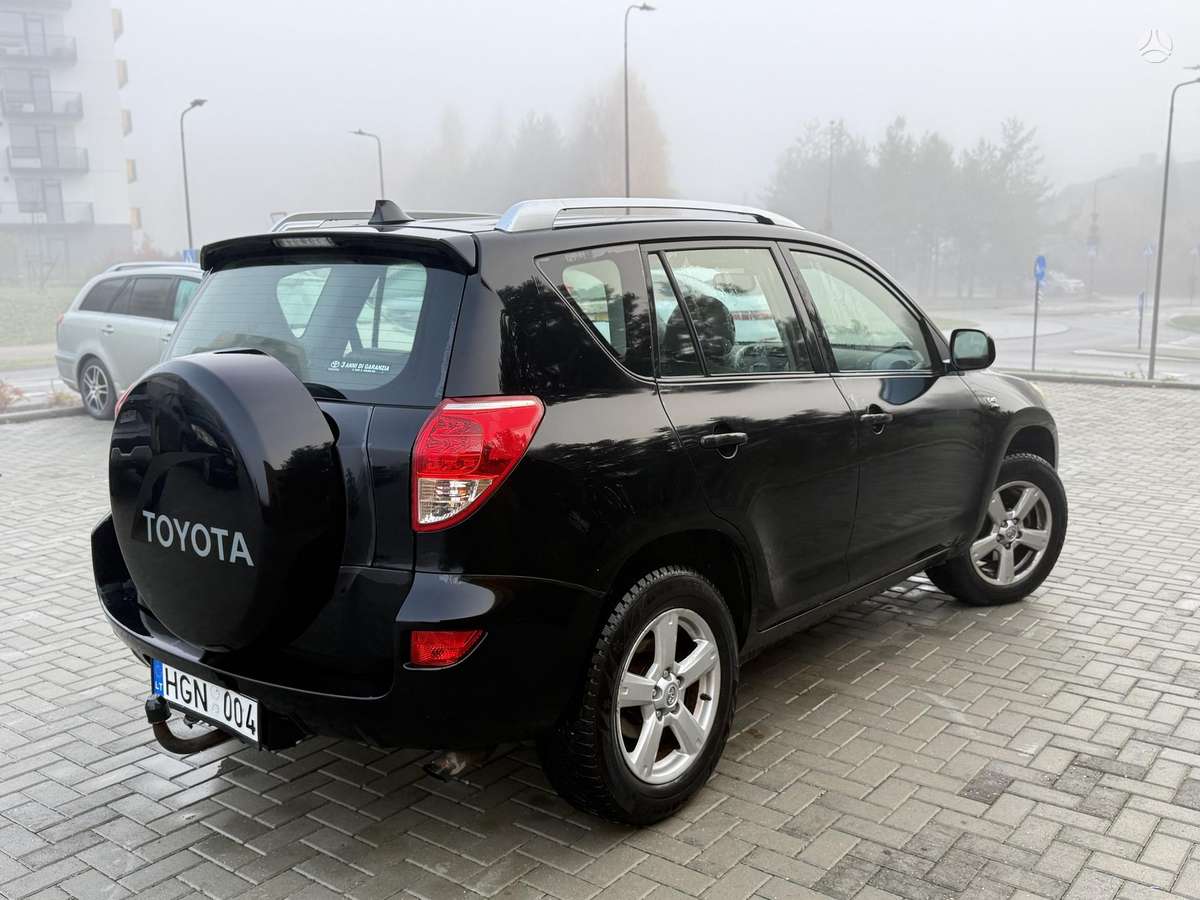 Toyota RAV4 2008 — interior