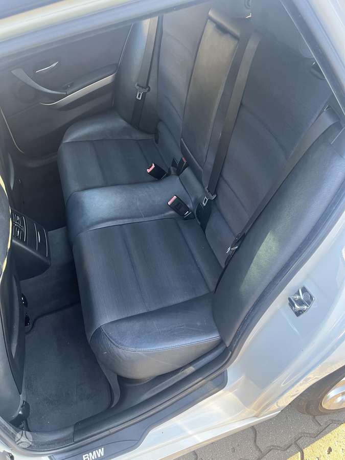 BMW 320 2008 — photo 16