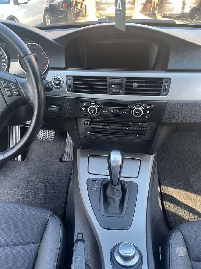 BMW 320 2008 — photo 18