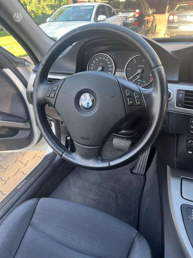 BMW 320 2008 — photo 19