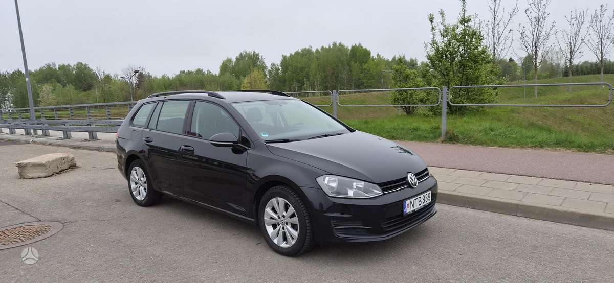 Volkswagen Golf 2014 — салон