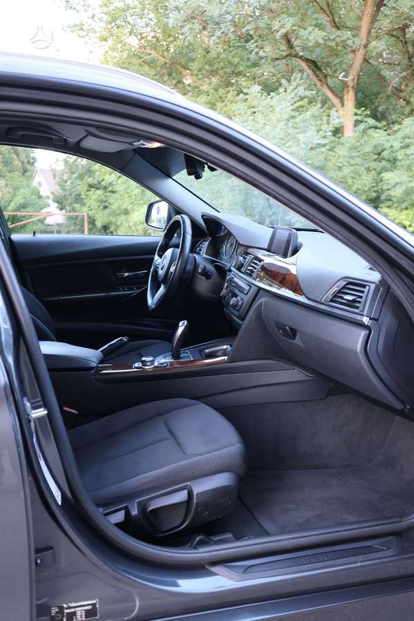 BMW 320 2013 — photo 12