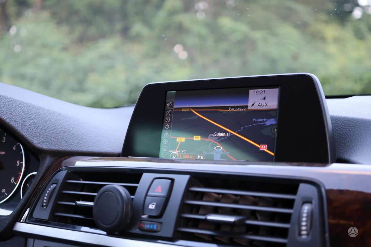 BMW 320 2013 — photo 15
