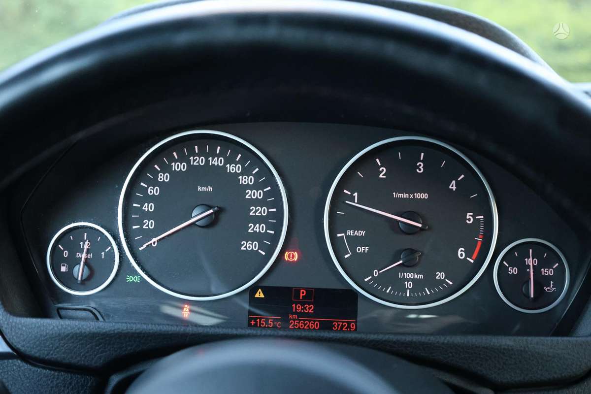 BMW 320 2013 — photo 16