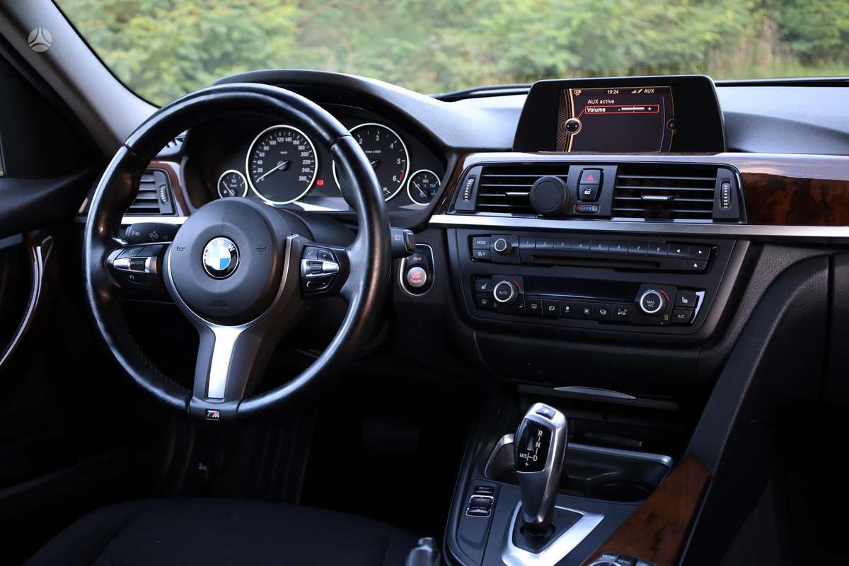 BMW 320 2013 — photo 9