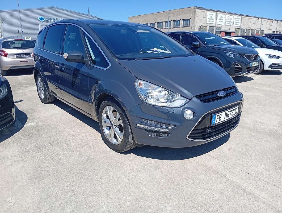 Ford S-MAX 2012 — вигляд ззаду