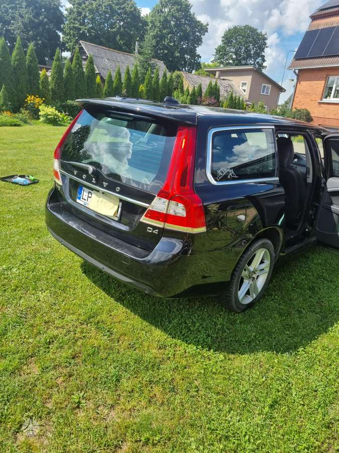 Volvo V70 2013 — interior