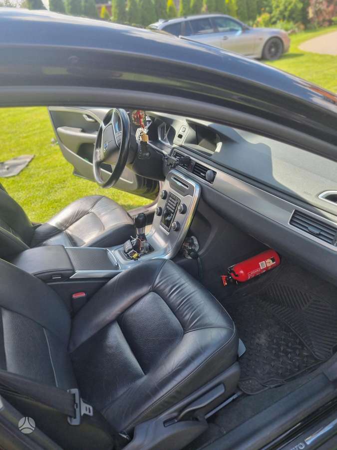Volvo V70 2013 — photo 9