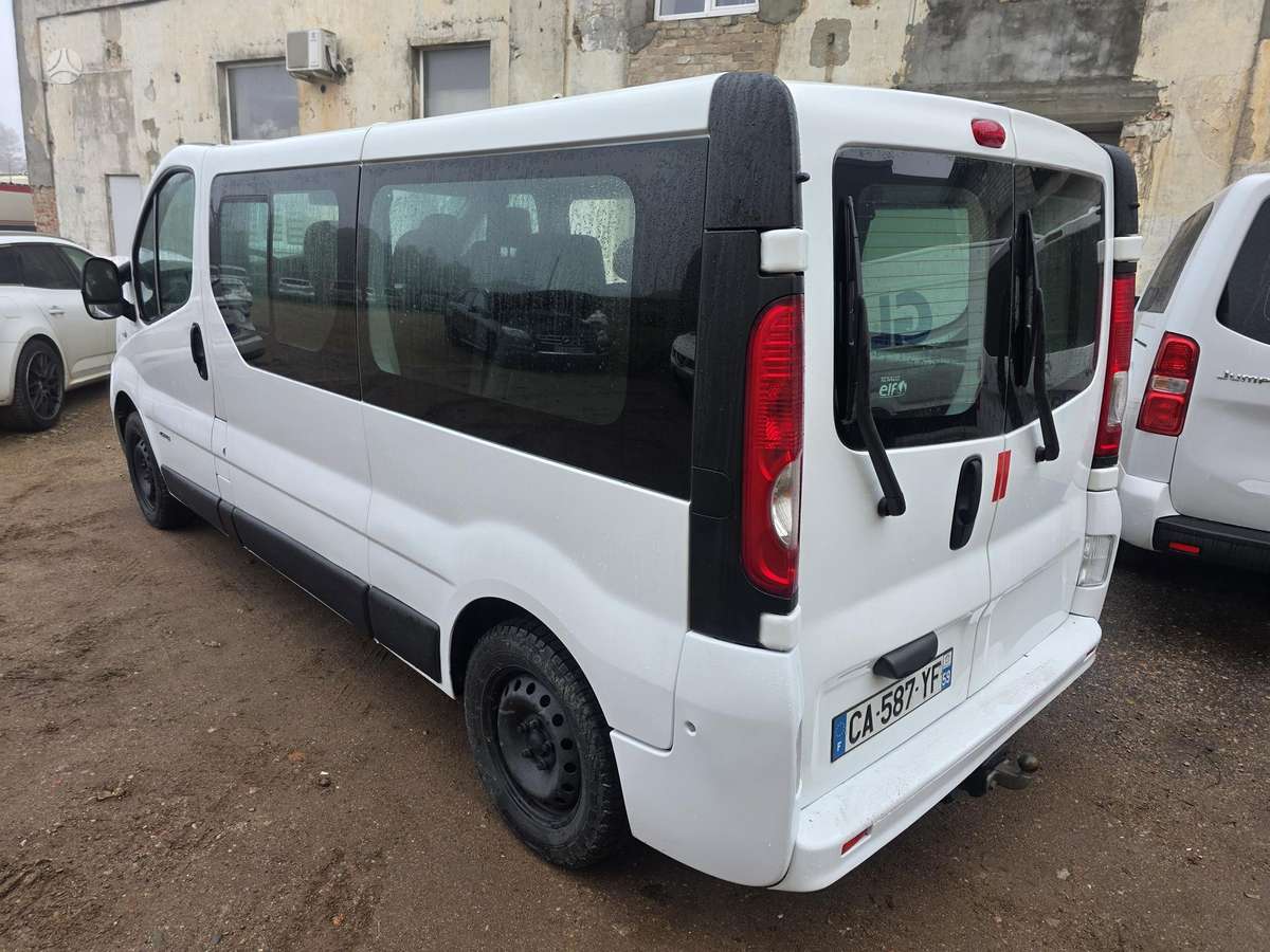 Renault Trafic 2012 — interior