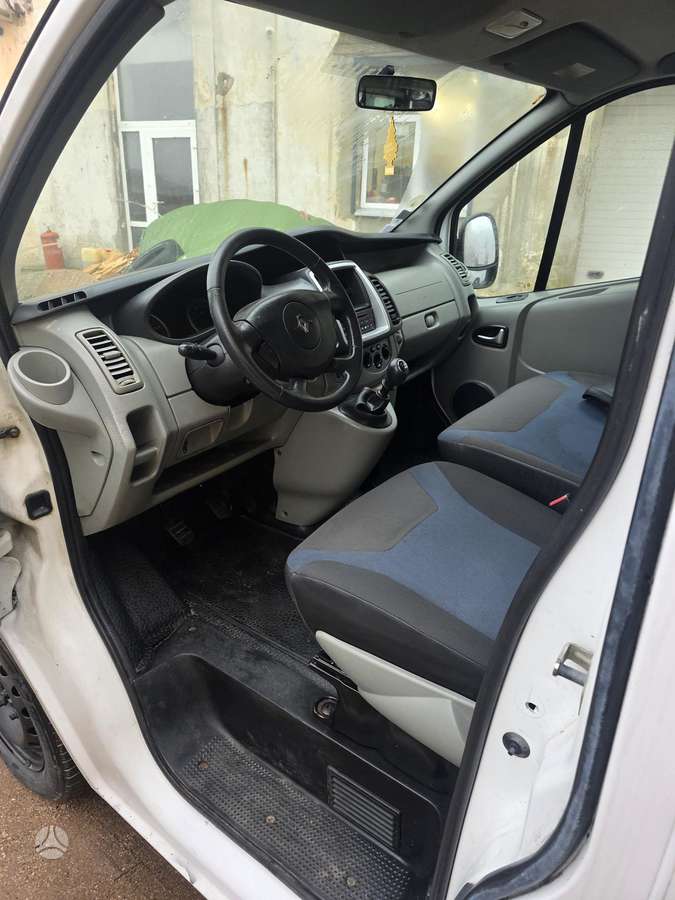 Renault Trafic 2012 — photo 7