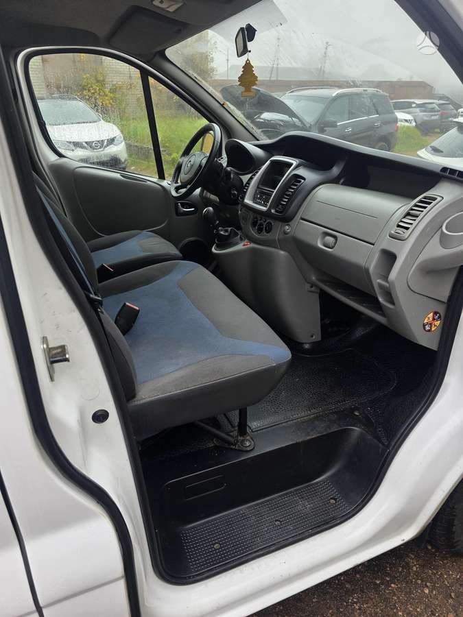 Renault Trafic 2012 — photo 9