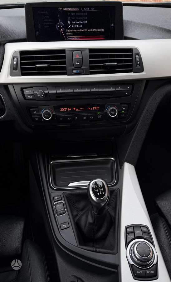 BMW 320 2013 — photo 18