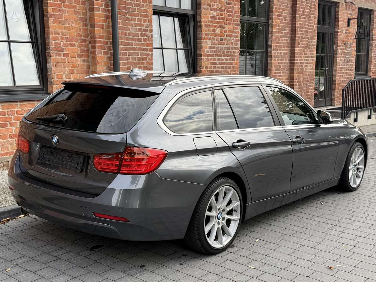 BMW 320 2013 — rear view