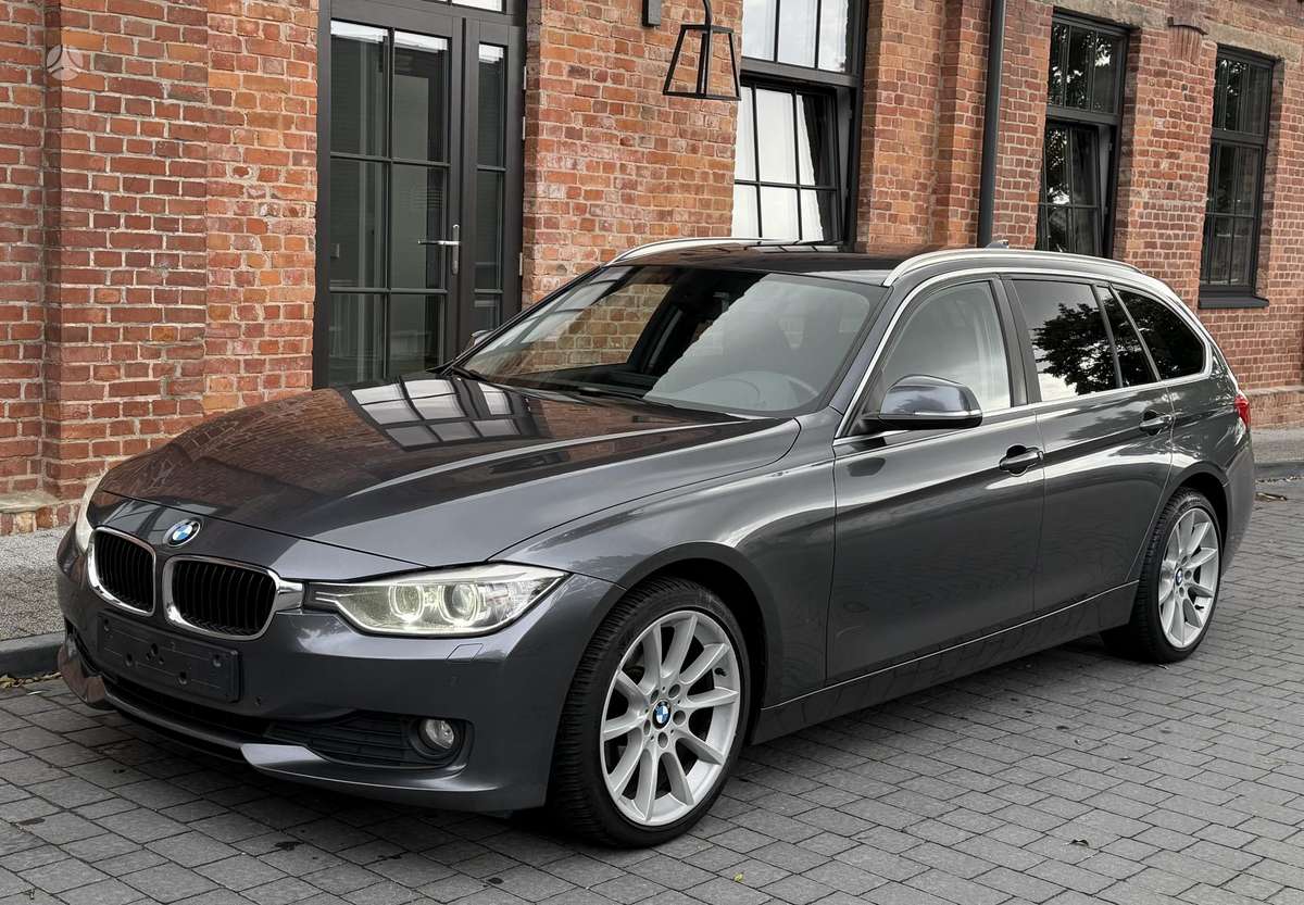 BMW 320 2013 — interior