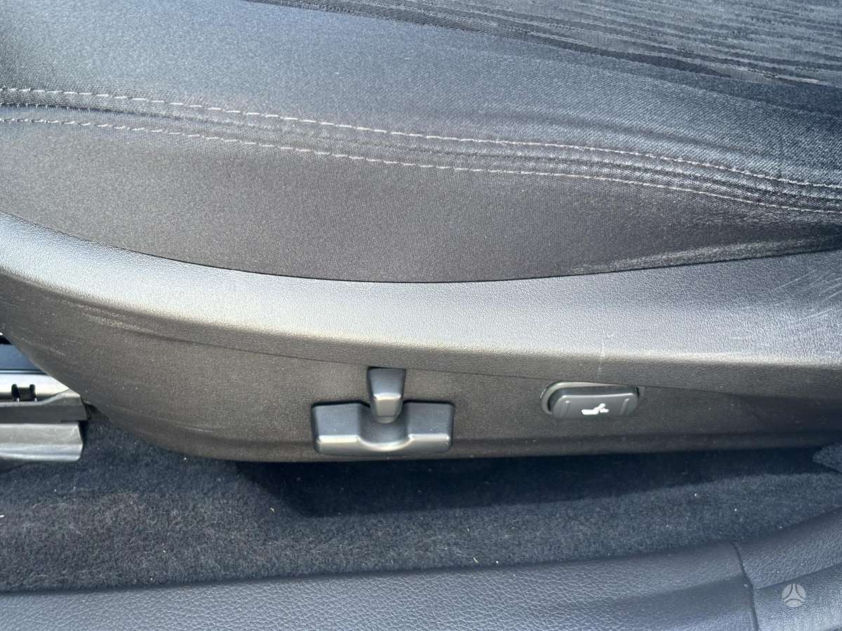 Subaru Legacy 2010 — photo 10
