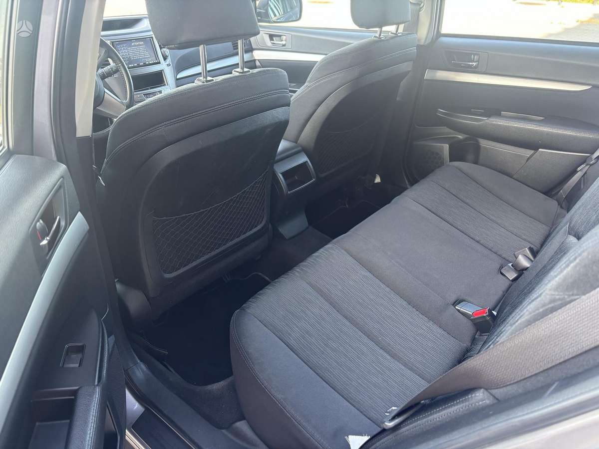 Subaru Legacy 2010 — photo 11