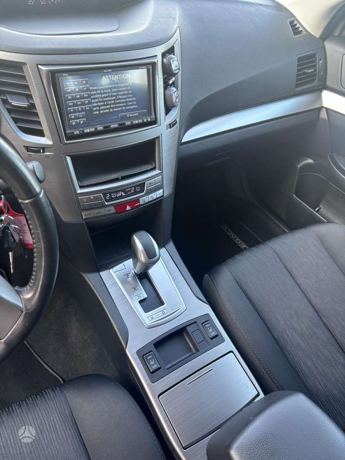 Subaru Legacy 2010 — photo 12