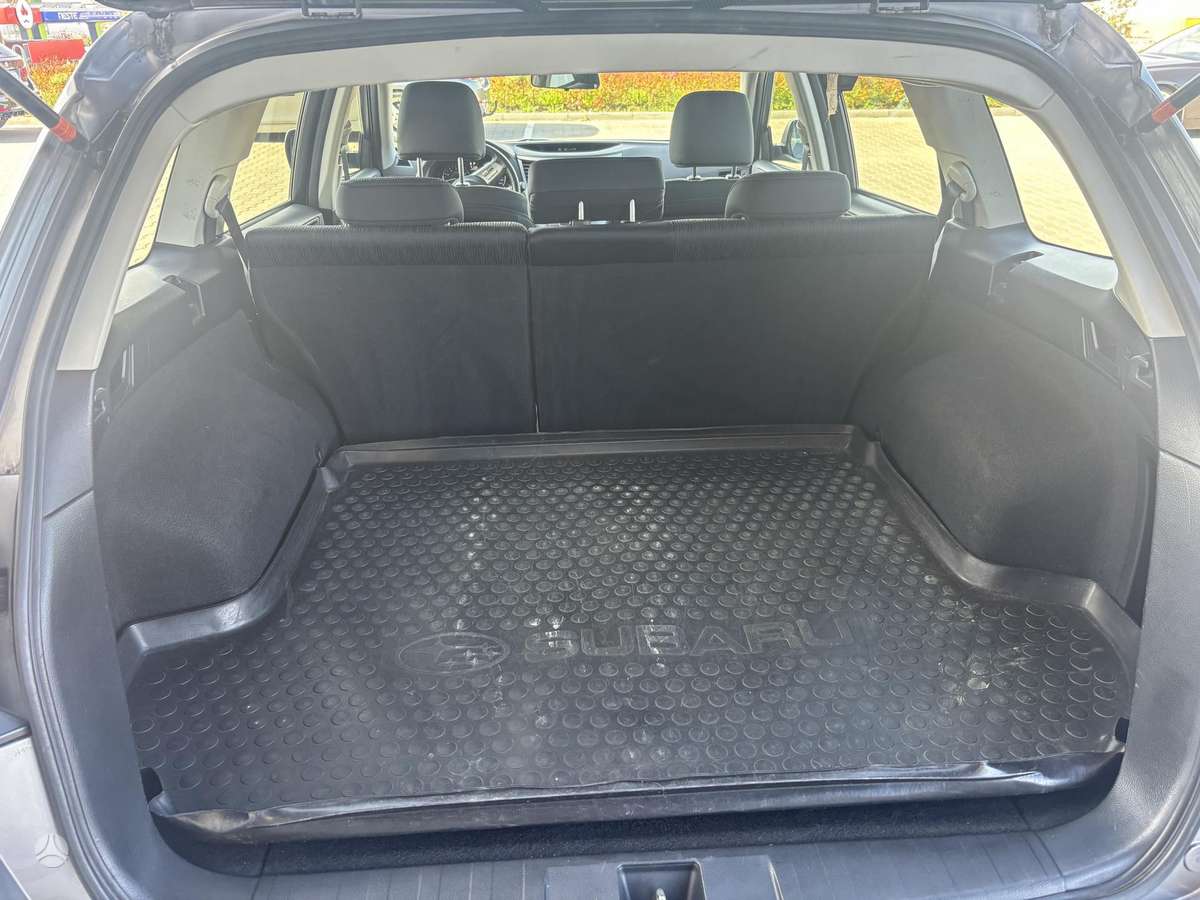 Subaru Legacy 2010 — photo 14