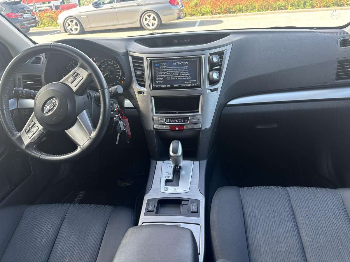 Subaru Legacy 2010 — photo 7