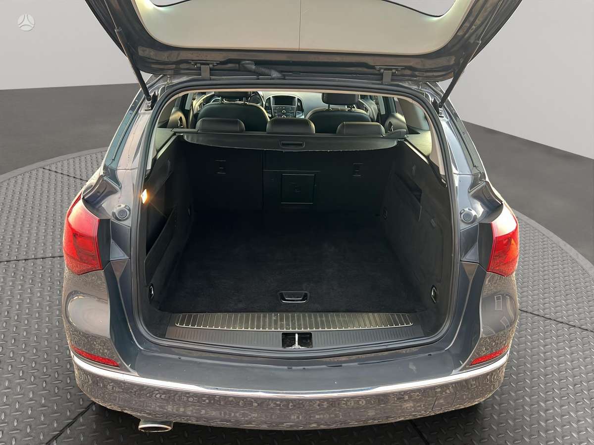 Opel Astra 2014 — photo 10