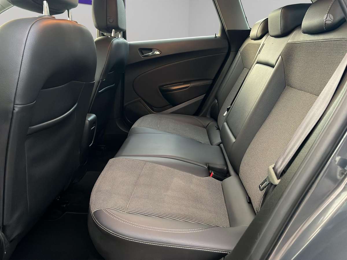 Opel Astra 2014 — photo 11