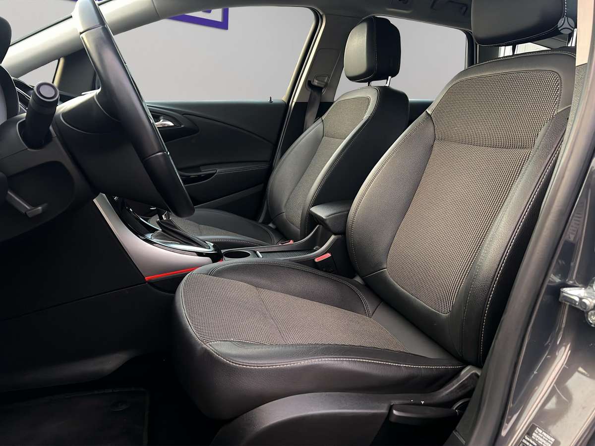 Opel Astra 2014 — photo 12
