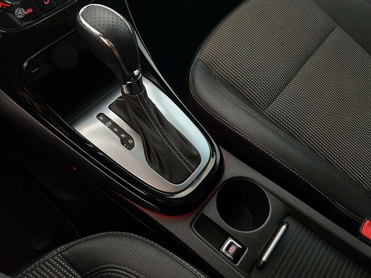 Opel Astra 2014 — photo 15
