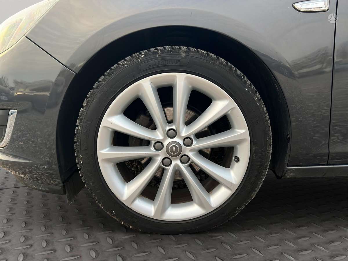 Opel Astra 2014 — photo 18