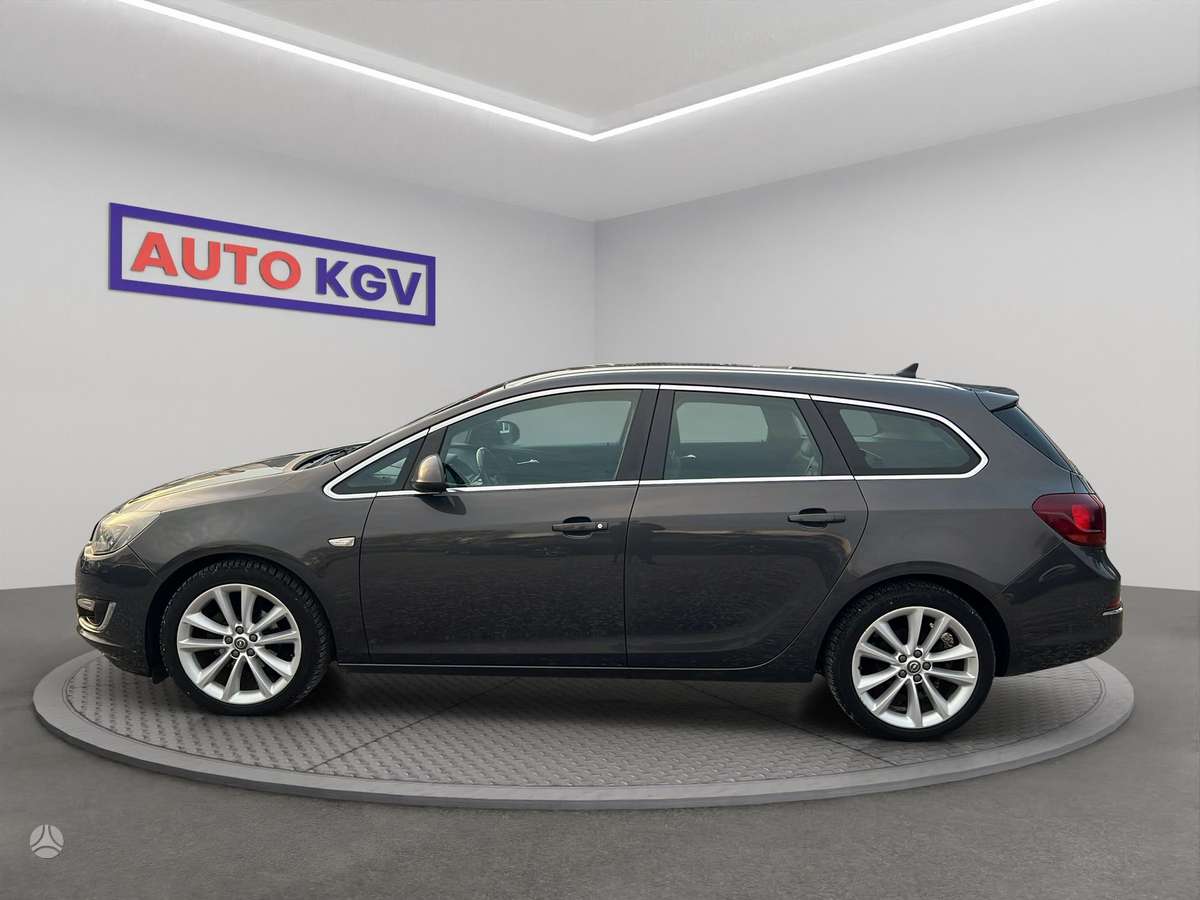 Opel Astra 2014 — rear view