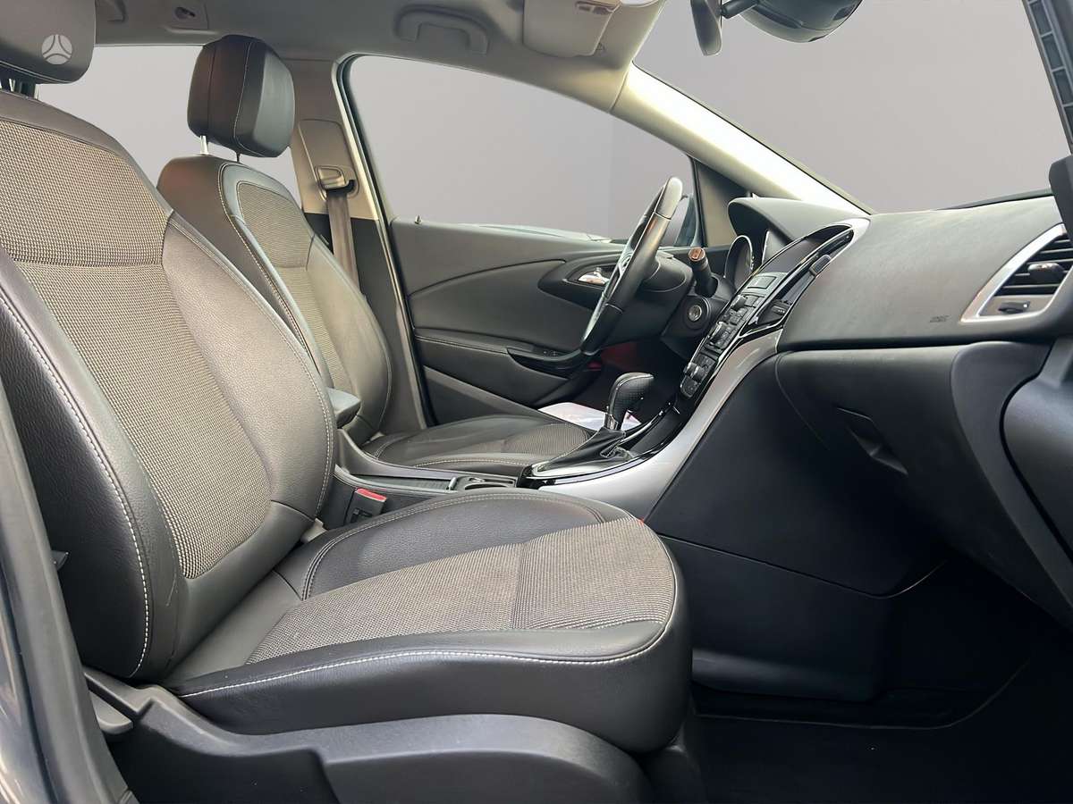 Opel Astra 2014 — photo 8