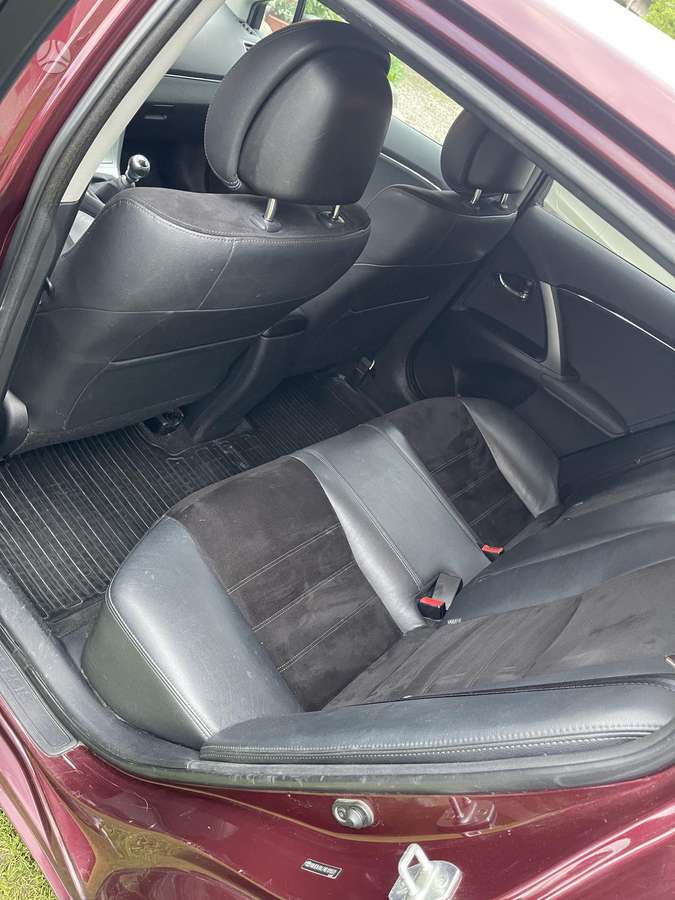 Toyota Avensis 2013 — photo 11