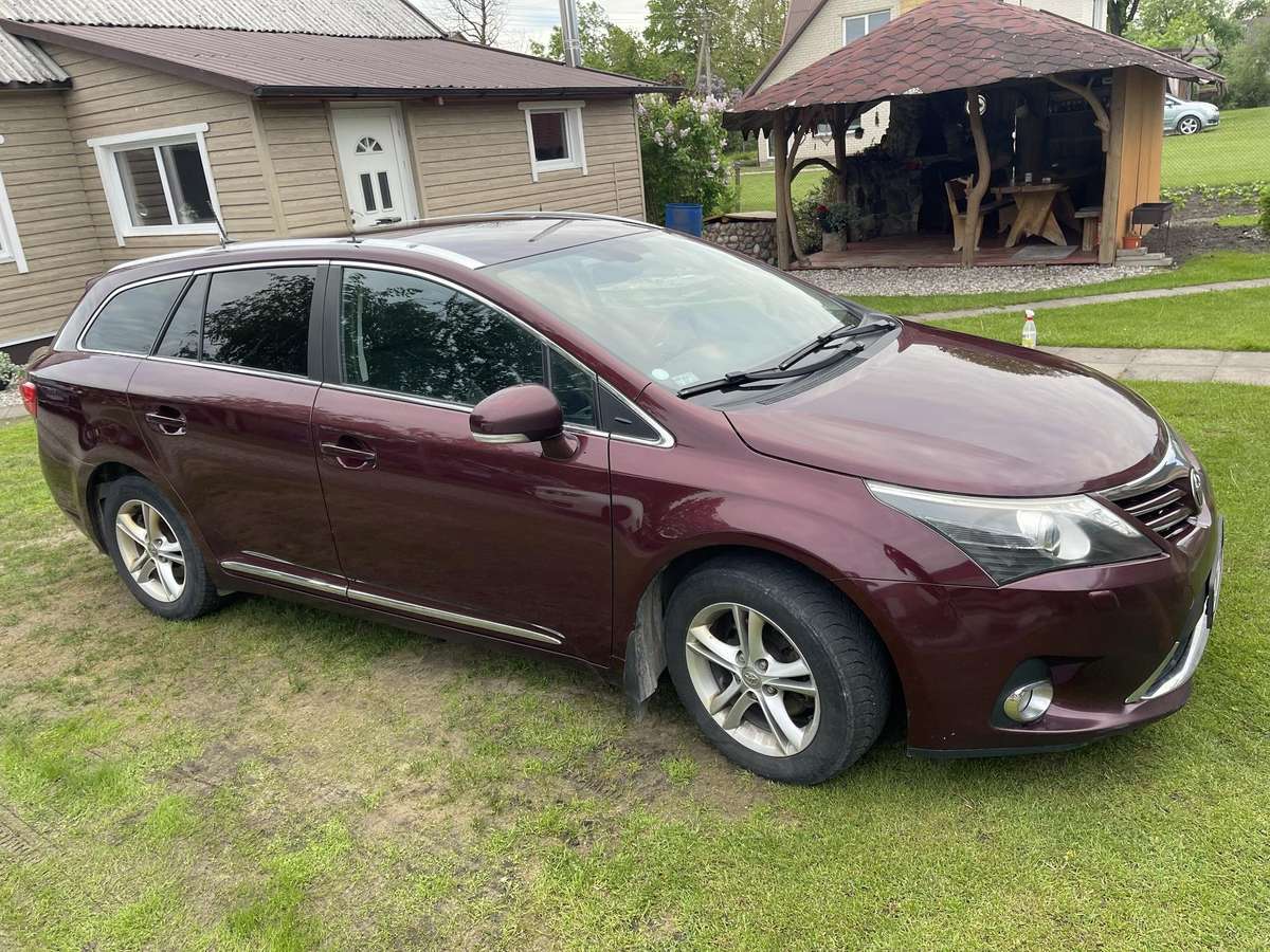 Toyota Avensis 2013 — engine 1998 cm³, 124 HP (91kW)