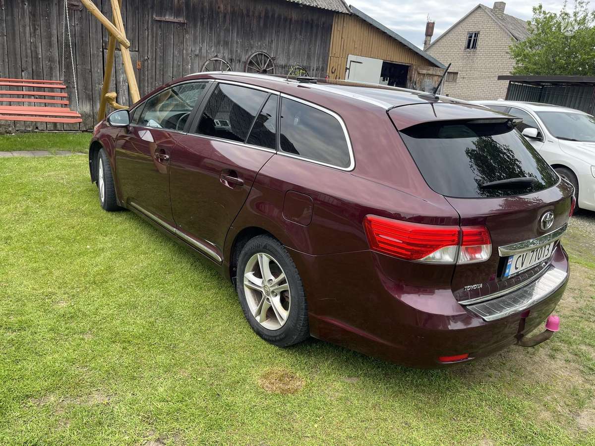 Toyota Avensis 2013 — photo 8