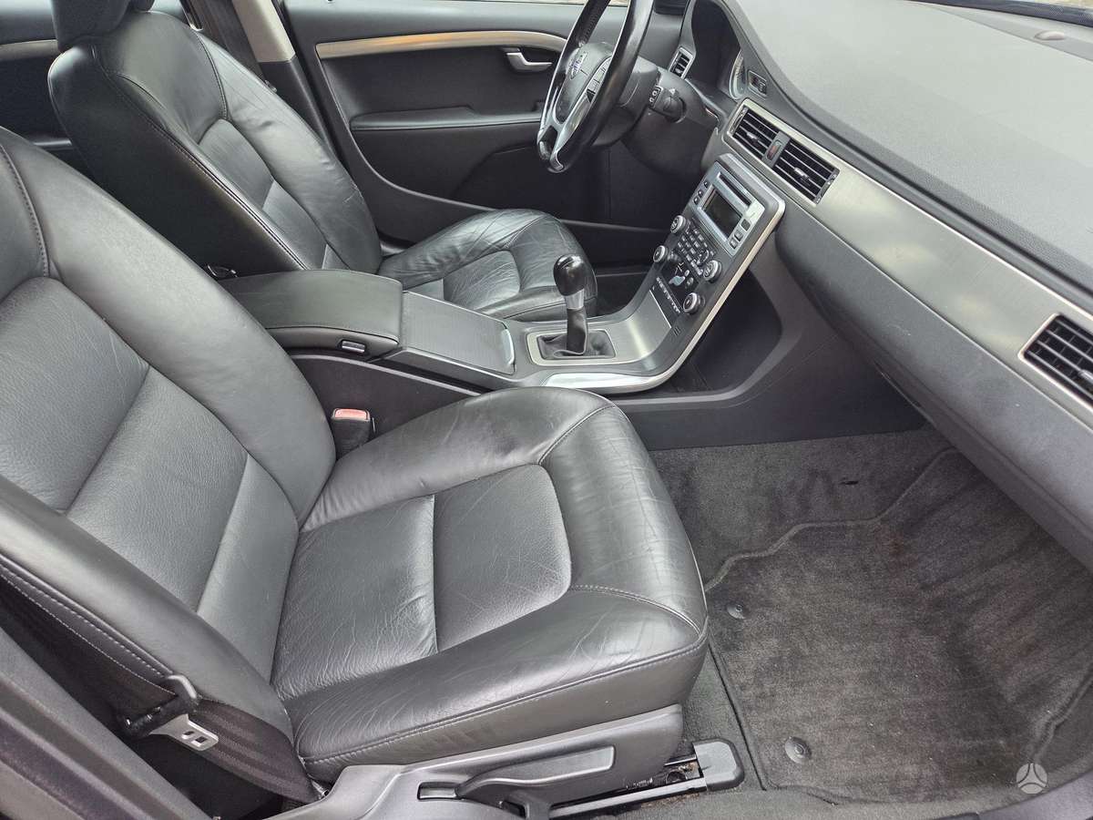 Volvo V70 2011 — photo 10