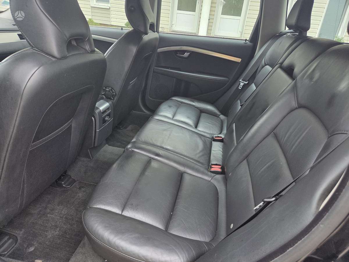 Volvo V70 2011 — photo 16