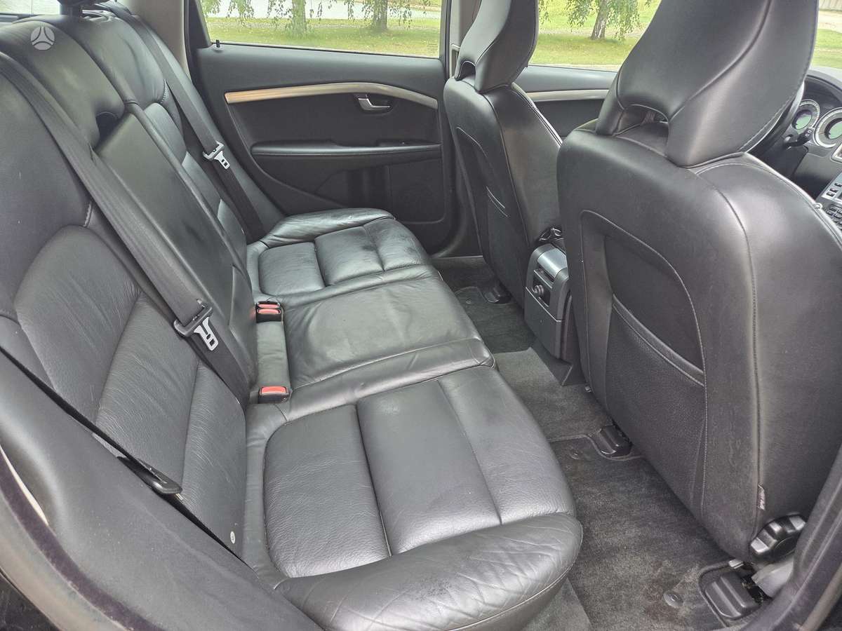 Volvo V70 2011 — photo 17