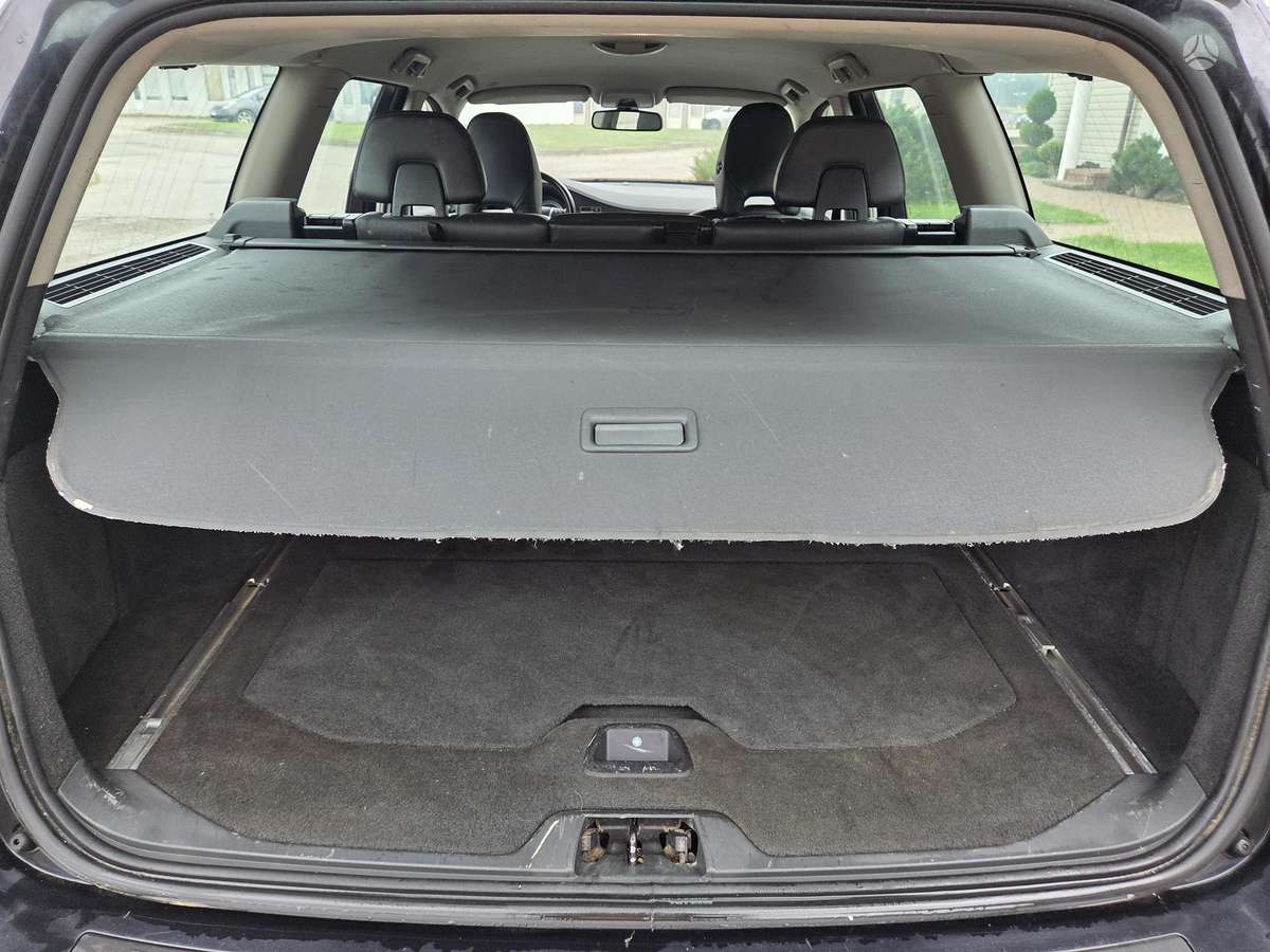 Volvo V70 2011 — photo 18