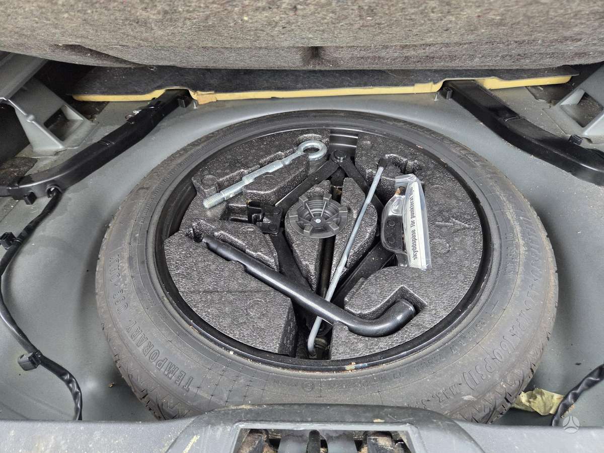 Volvo V70 2011 — photo 19