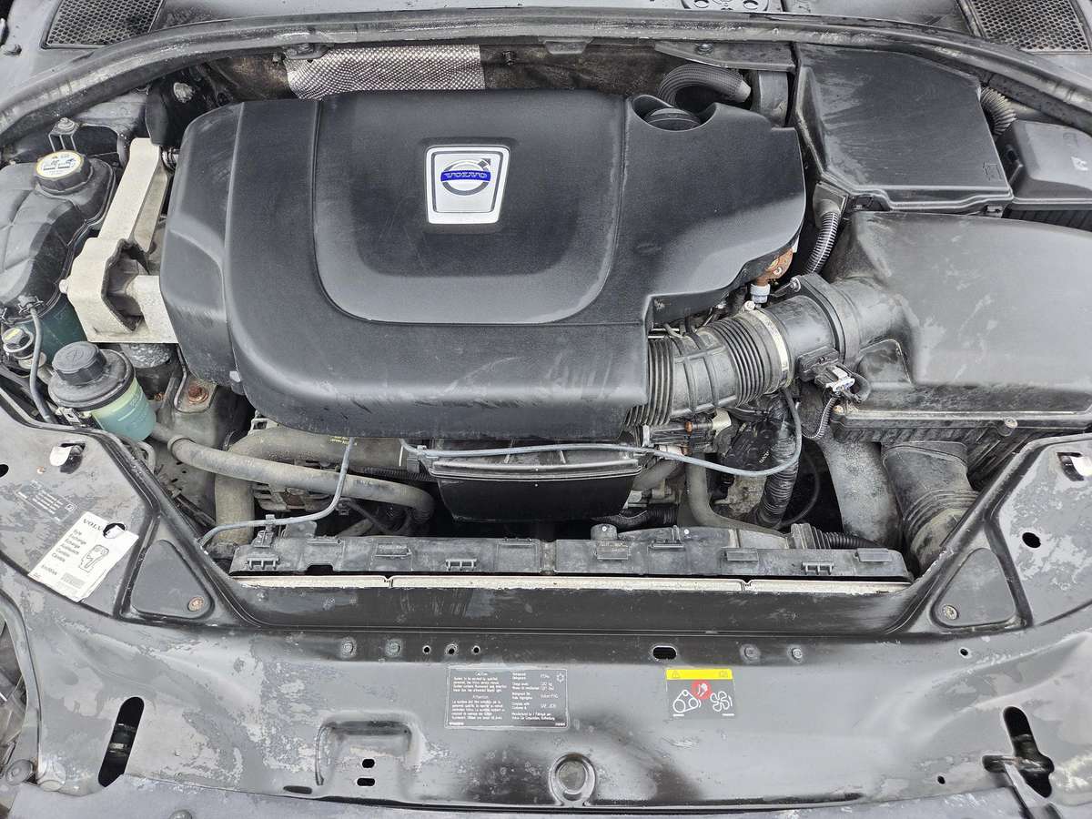 Volvo V70 2011 — photo 21