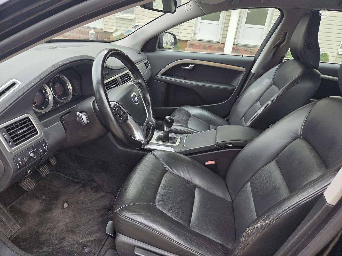 Volvo V70 2011 — photo 8