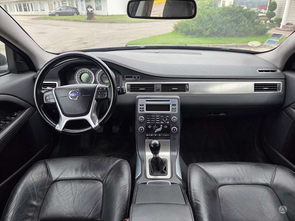 Volvo V70 2011 — photo 9