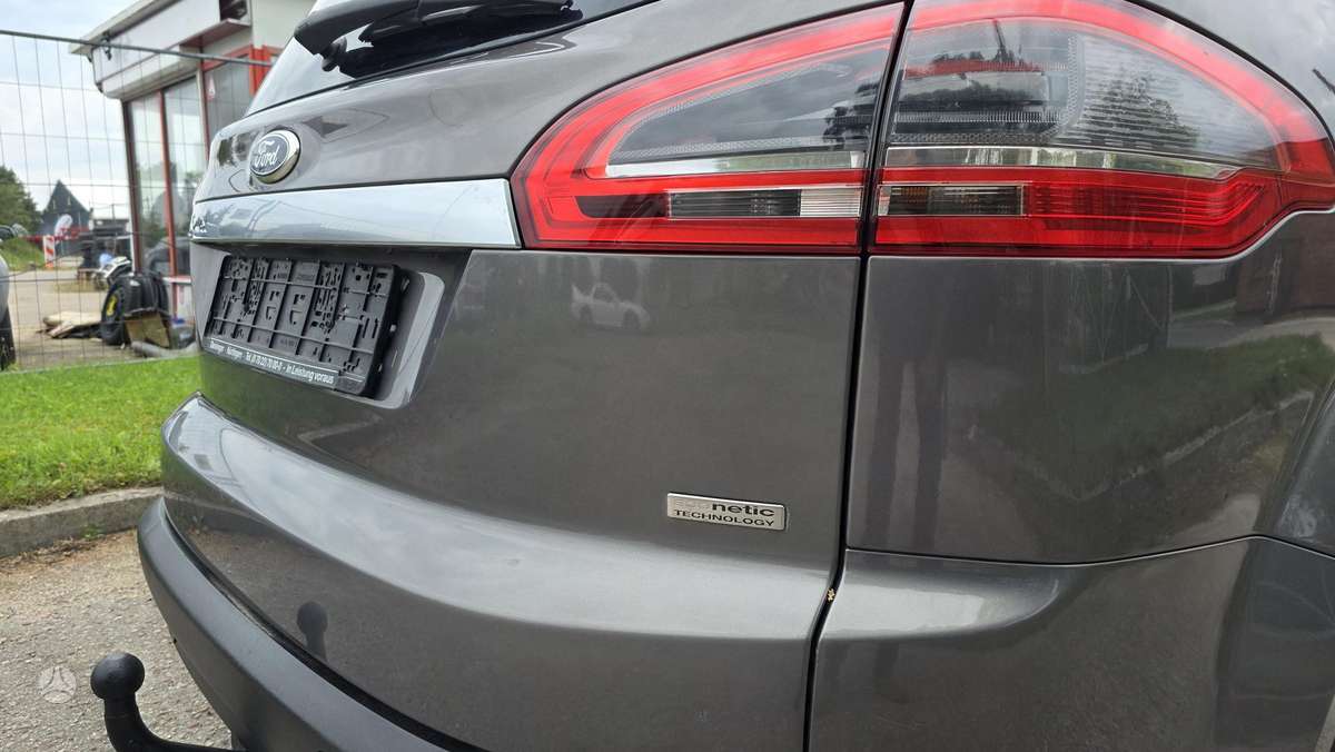 Ford S-MAX 2012 — photo 19