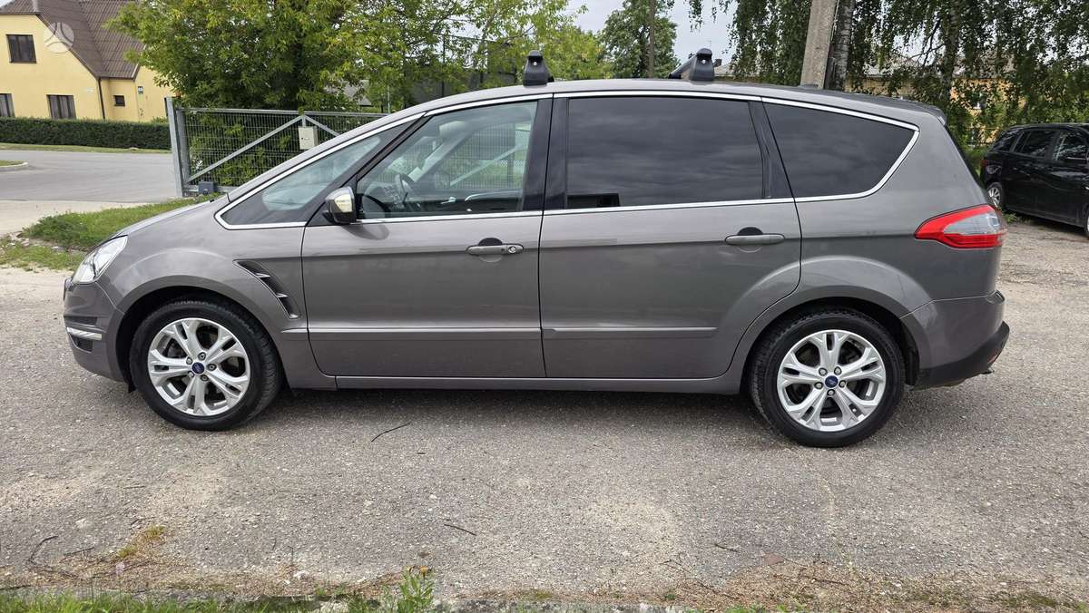 Ford S-MAX 2012 — rear view