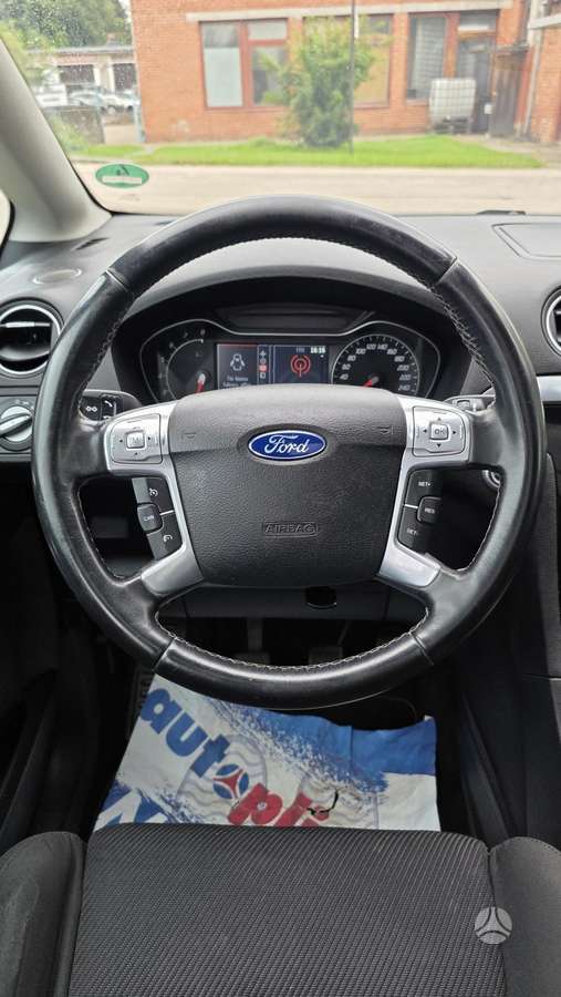 Ford S-MAX 2012 — photo 23