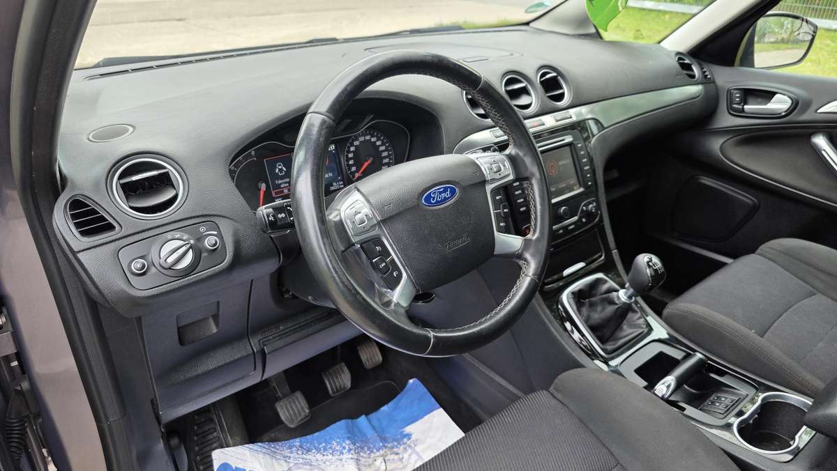 Ford S-MAX 2012 — photo 25