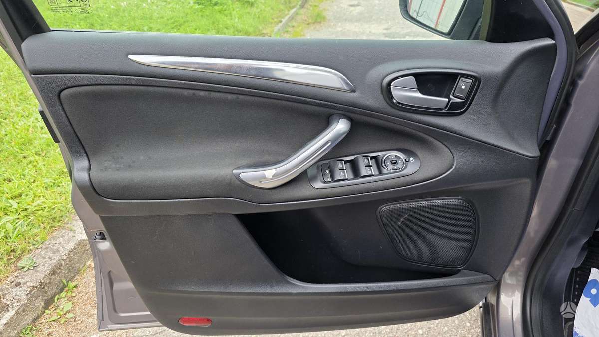 Ford S-MAX 2012 — photo 28