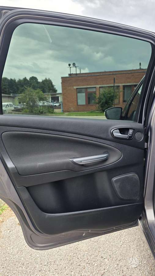 Ford S-MAX 2012 — photo 32